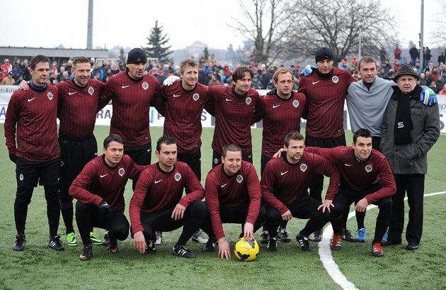 Tým Sparty Praha během tradičního Silvestrovského derby mezi týmy AC Sparta Praha a SK Slavia Praha, hrané 31. prosince 2013 v Edenu.
