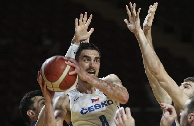 Čeští basketbalisté porazili favorizované Řeky a zahrají si na olympiádě. Na snímku jediný Čech v NBA Tomáš Satoranský.