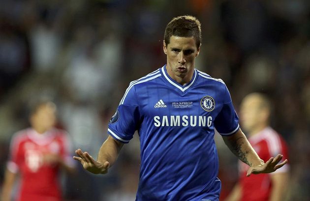 Útočník Chelsea Fernando Torres slaví gól v Superpoháru proti Bayernu Mnichov.