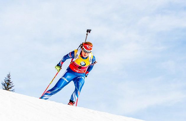 Gabriela Soukalová na trati v rakouském Hochfilzenu.