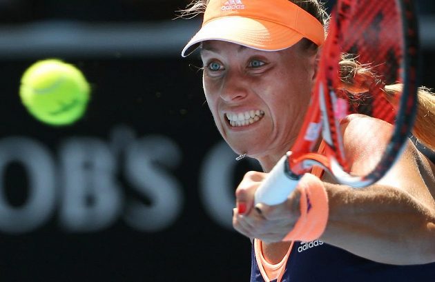 Německá tenistka Angelique Kerberová během utkání s Rumunkou Beguovovu v prvním kole Australian Open.