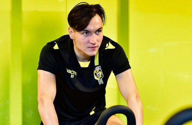 Už v dresu Vitesse absolvoval Karavajev zdravotní prohlídku a testy.