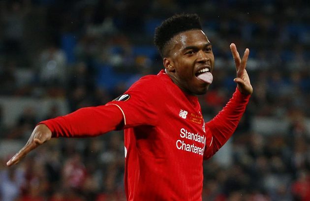 Liverpoolský Daniel Sturridge oslavuje gól ve finále Evropské ligy proti Seville.