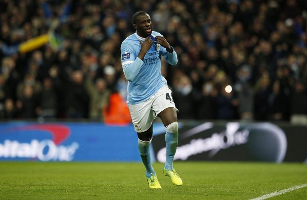 Yaya Touré hrdinou Manchesteru City. Dal rozhodující penaltu v rostřelu finále Ligového poháru s Liverpoolem.