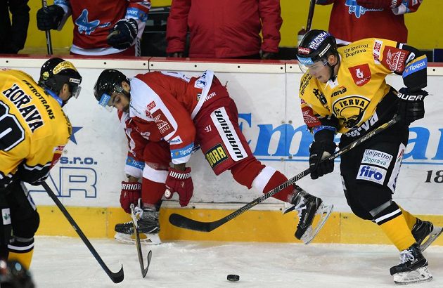 Roman Rác z Olomouce (uprostřed) a Miloslav Hořava (vlevo) a Filip Pavlík z Litvínova.