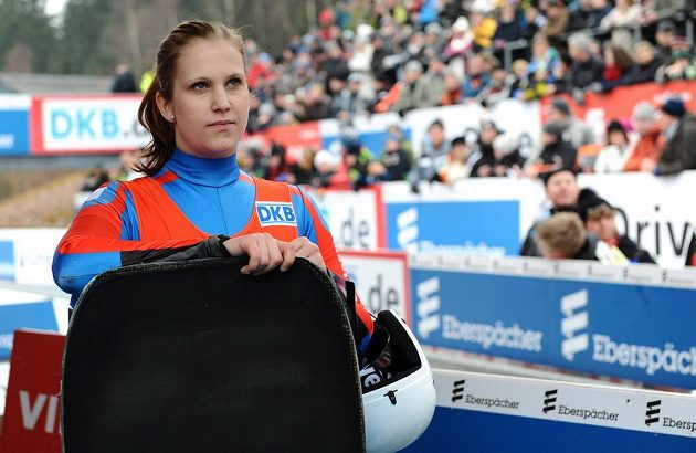 Česká sáňkařka Vendula Kotenová během Světového poháru v německém Altenbergu.