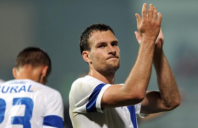 Liberecký útočník Michael Rabušic děkuje fanouškům po utkání 3. předkola Evropské ligy s FC Curych.
