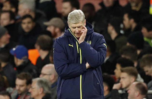 Kouč Arsenalu Arséne Wenger po debaklu s Bayernem v odvetném osmifinále Ligy mistrů určitě přemýšlel o rezignaci, kterou požadovali fanoušci Kanonýrů.