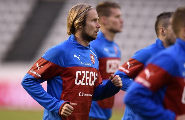 Záložník Jaroslav Plašil na tréninku české fotbalové reprezentace před zápasem kvalifikace ME 2016 s Islandem.
