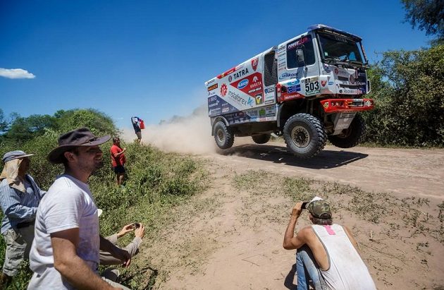 Aleš Loprais s kamiónem Tatra na trati druhé etapy Rallye Dakar.