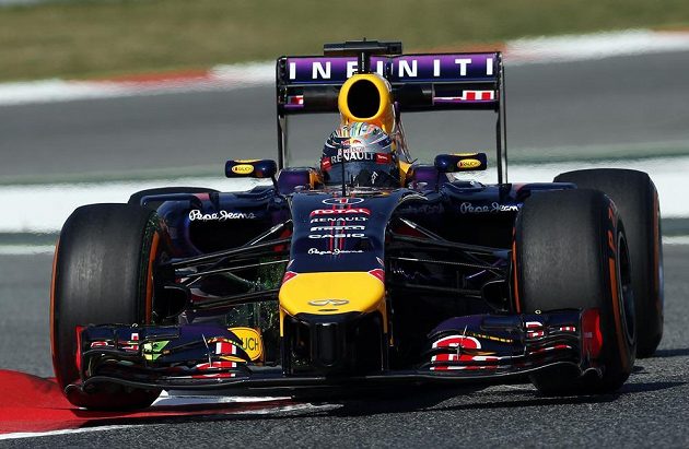 Sebastian Vettel ze stáje Red Bull během tréninku na Velkou cenu Španělska formule 1.