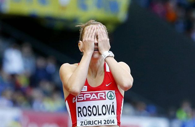 Denisa Rosolová bez medaile! Závod na 400 m překážek jí po nevydařeném finiši přinesl jen čtvrté místo.