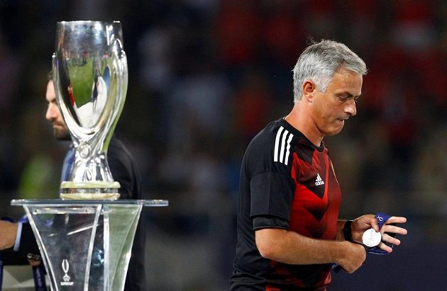 Trenér Manchetsru United José Mourinho si na Superpohár musel nechat zajít chuť.