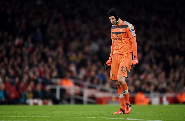 Petr Čech poprvé chytal v Lize mistrů za Arsenal a jeho tým těsně porazil Bayern Mnichov.