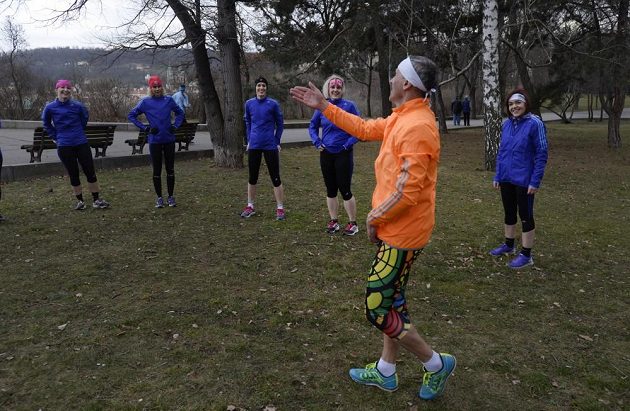 Lucie Váchová Křížková při rozcvičce.