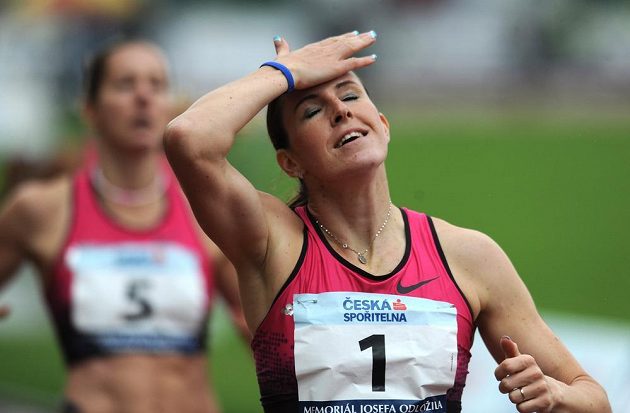 Atletka Zuzana Hejnová během závodu 400 m překážek v rámci Memoriálu Josefa Odložila v Praze.