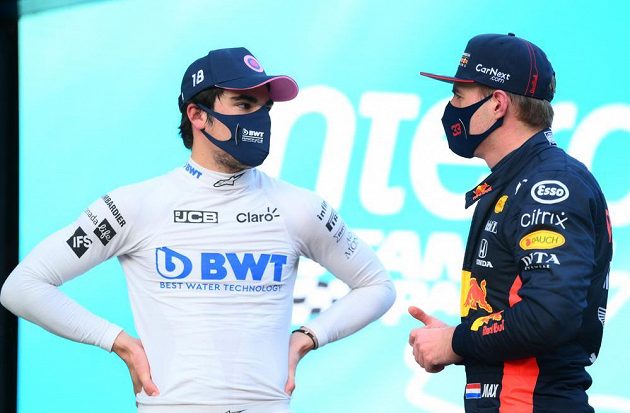 Lance Stroll a Max Verstappen diskutují v cíli kvalifikace na Velkou cenu Turecka.