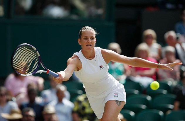 Karolína Plíšková in the semifinals of Wimbledon with Aryna Sabalenková from Belarus. 