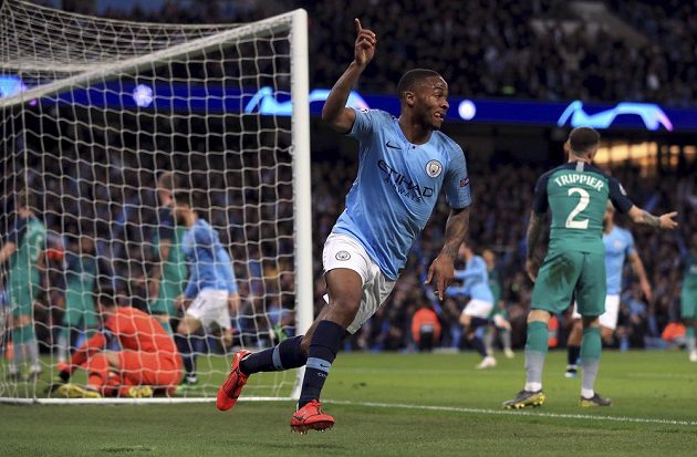 Radující se Raheem Sterling z Manchesteru City byl jedním z protagonistů přestřelky ve čtvrtfinále Ligy mistrů s Tottenhamem. Ani jeho dva góly však Citizens nakonec k postupu nestačily.