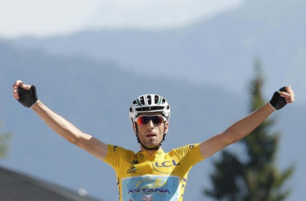 Lídr Tour Vincenzo Nibali z Itálie vyhrál 13. etapu s cílem v Chamrousse