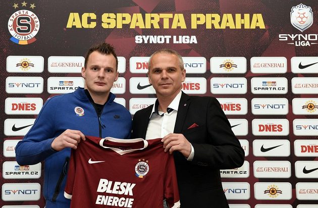 Útočník Jakub Řezníček a sparťanský trenér Vítězslav Lavička během středeční tiskové konference.