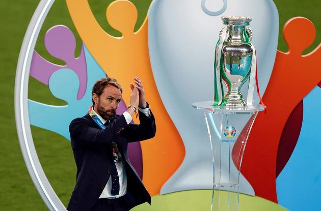 Zatleskal fanouškům i hráčům. Trenér anglických fotbalistů Gareth Southgate pak vzal na sebe plnou zodpovědnost za neúspěšný penaltový rozstřel ve finále mistrovství Evropy s Itálií.
