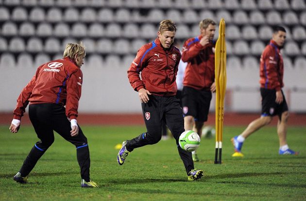 Útočník Matěj Vydra (uprostřed) během tréninku české fotbalové reprezentace před přátelským utkáním s Kanadou.