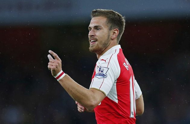 Aaron Ramsey z Arsenalu poté, co mu nebyl v utkání s Liverpoolem uznán gól pro údajný ofsajd.