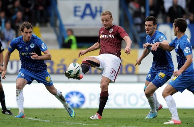 Jiří Jarošík ze Sparty (uprostřed), Michael Rabušic (vlevo) a Renáto Kelič z Liberce.
