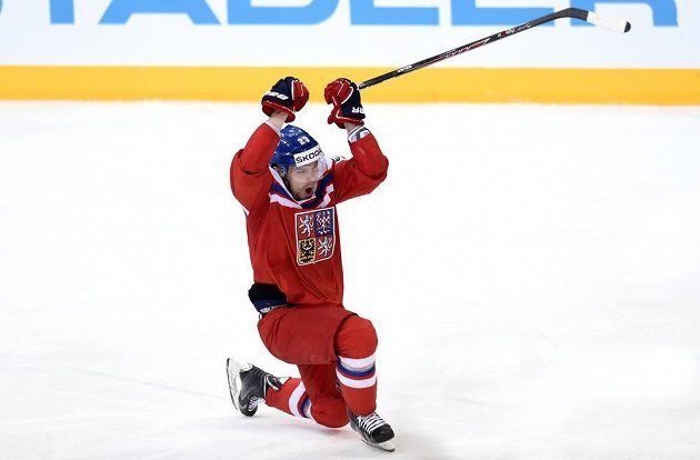 Český obránce Ondřej Němec odehrál snad životní zápas. Oslavuje druhý gól proti Francii.