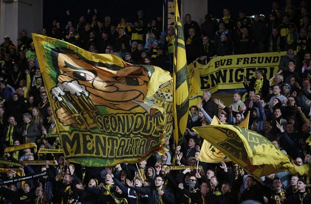 Fanoušci Borussie Dortmund během odvetného čtvrtfinále Ligy mistrů v Monaku.