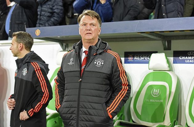 Ustojí trenér Rudých ďáblů Louis van Gaal vyřazení v základní skupině Ligy mistrů?