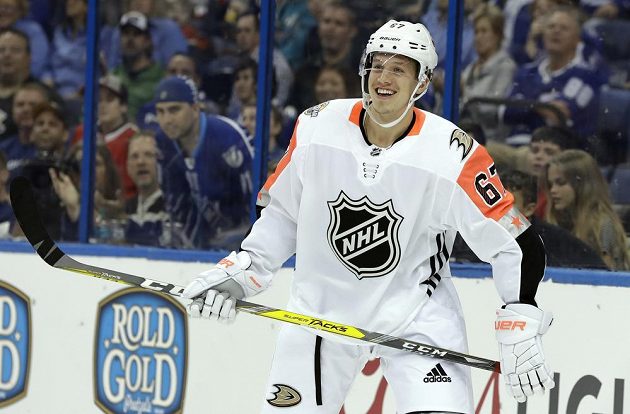 Útočník Rickard Rakell z Anaheimu rozhodl Utkání hvězd NHL ve prospěch Pacifické divize.