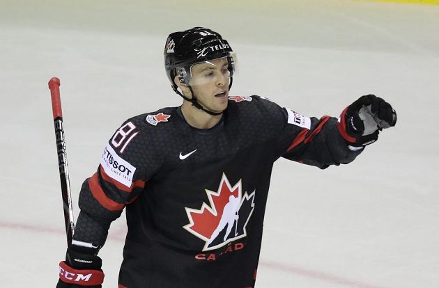 Kanadský hokejista Jonathan Marchessault slaví poté, co dal gól v utkání mistrovství světa.