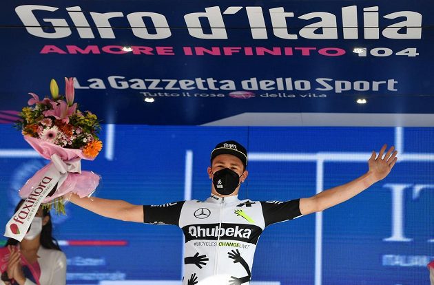 Premiérový triumf. V náročné 11. etapě cyklistického Gira d'Italia vyhrál Švýcar Mauro Schmid.