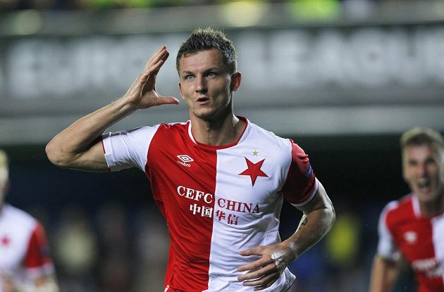 Slávistický forvard Tomáš Necid oslavuje úvodní trefu v utkání proti Villarrealu.