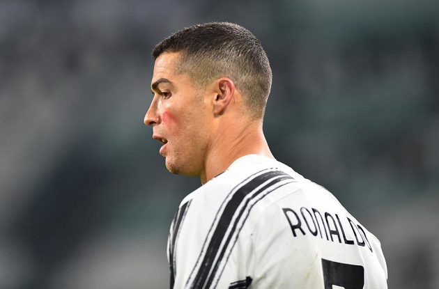 Dvěma brankami zařídil Cristiano Ronaldo v italské fotbalové lize výhru Juventusu 2:0 nad Cagliari. Portugalský útočník je v čele tabulky střelců.