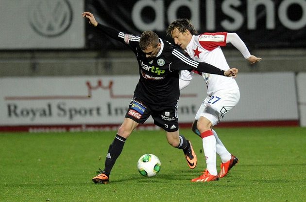 Jiří Mareš (vlevo) z Příbrami a Mario Lička ze Slavie v utkání 13. kola Gambrinus ligy.