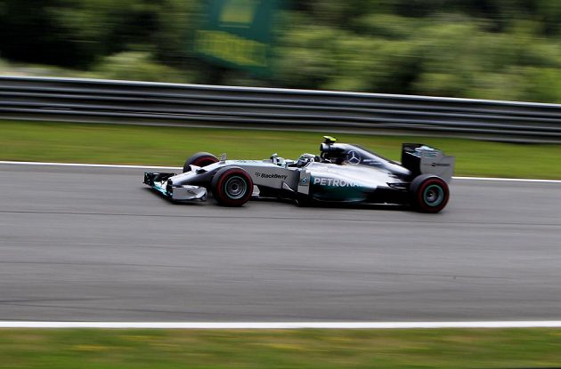 Vedoucí muž průběžného pořadí světového šampionátu F1 Nico Rosberg během kvalifikace na VC Rakouska.