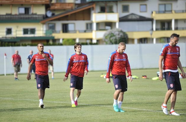 Zleva Theo Gebre Selassie, Tomáš Rosický, Jiří Skalák a Tomáš Sivok během přípravy v Kranzachu.