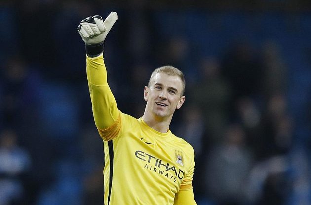 Brankář Manchesteru City Joe Hart se raduje z postupu do čtvrtfinále Ligy mistrů.