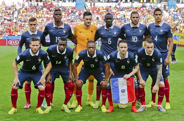 Fotbalisté Francie (na snímku) a Hondurasu před vzájemným zápasem čekali na hymny marně, reproduktory nevydaly ani hlásku.