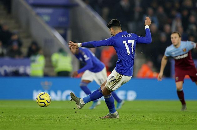Fotbalisté Leicestru po dvou porážkách v anglické lize naplno zabodovali a po vítězství 4:1 nad West Hamem si upevnili třetí místo v tabulce.