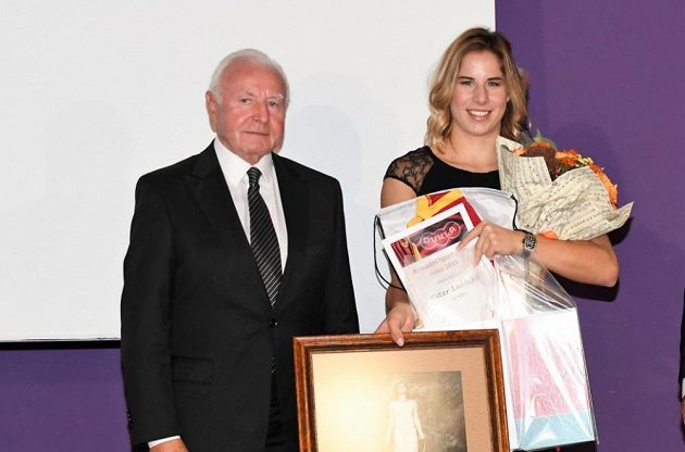 Ester Ledecká s dědou Janem Klapáčem