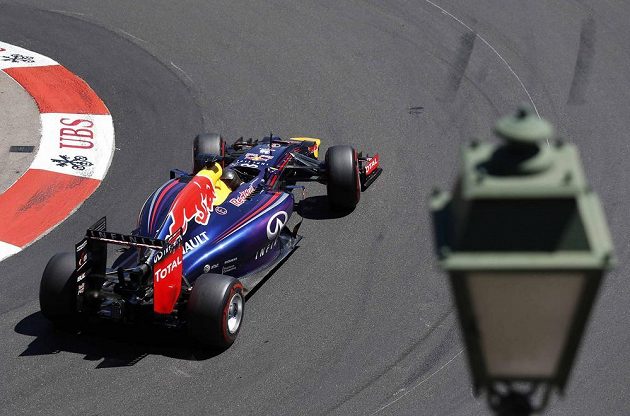 Němec Sebastian Vettel z Red Bullu při kvalifikaci na Velkou cenu Monaka.