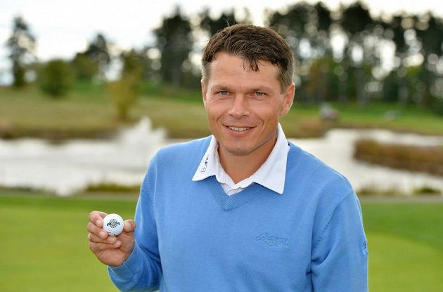 Libor Sionko s golfovým míčkem a logem klubu pražské Sparty, kde prožil parádní roky.