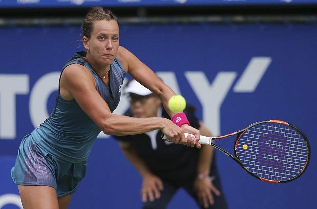 Česká tenistka Barbora Strýcová vypadla v Tokiu ve čtvrtfinále, prohrála s Ruskou Anastasií Pavljučenkovovou.