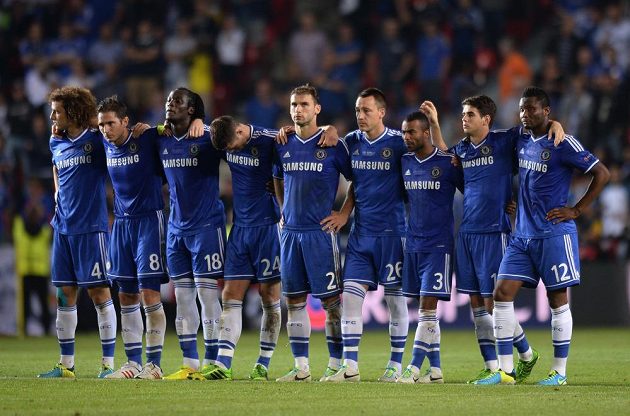 Hráči Chelsea během penaltového rozstřelu v utkání Superpoháru proti Bayernu Mnichov.