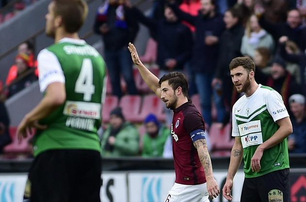 Sparta zdolala Liberec. Střelec rozhodujícího gólu Sparty Lukáš Vácha (uprostřed).