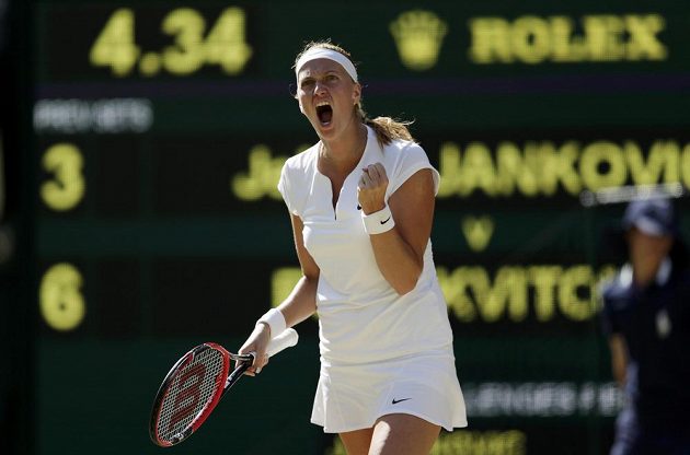 Radostné gesto Petry Kvitové, česká tenistka ovšem do osmifinále Wimbledonu nakonec nepostoupila.